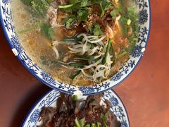 -巍山𤆵肉饵丝