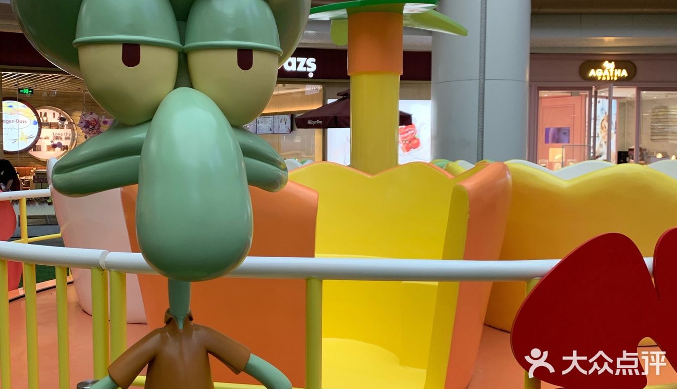 海绵宝宝降落在大悦城楼顶了？