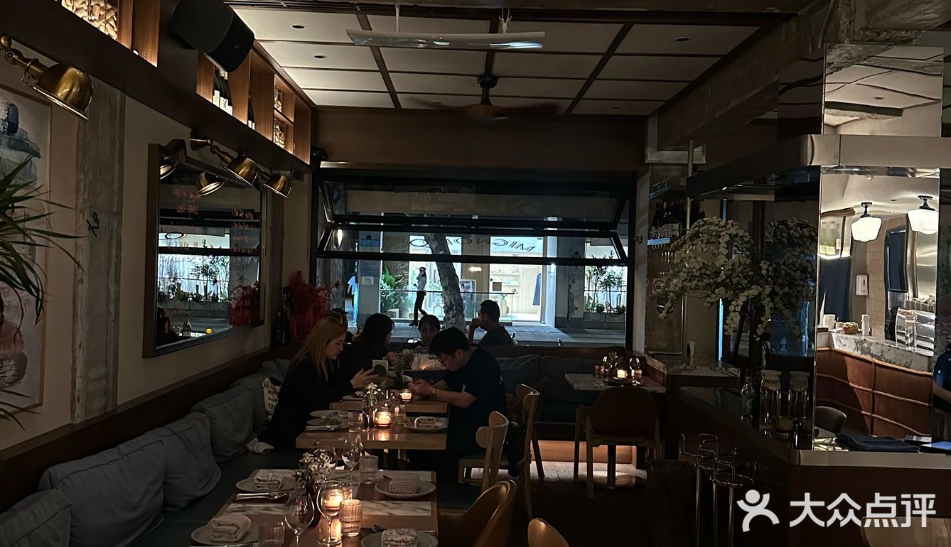 上海五原路的法式bistro🍸好像在欧洲街头