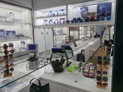 -翰佐蔡司小乐圆·依视路星趣控·暴龙眼镜折扣店