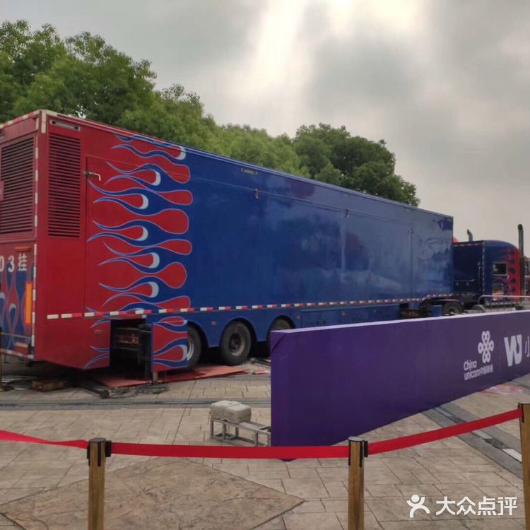 我估计就是在写大众点评吧，哈哈哈