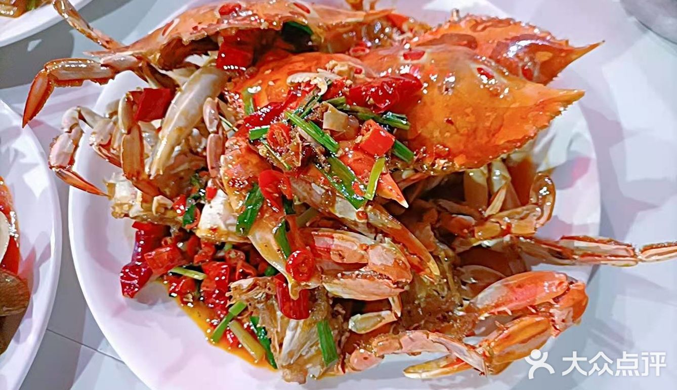 和朋友来打卡过这家店，装修风格是简约，还有外场