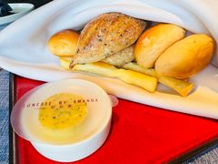 -弦月窗LUNETTE BY AMANDA(复兴路店)