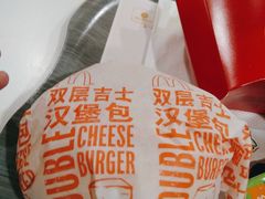 双层吉士汉堡-麦当劳(东方时代广场分店)