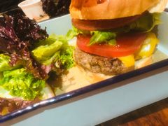 招牌澳洲牛肉汉堡-MIKAKU(万达广场上海宝山店)