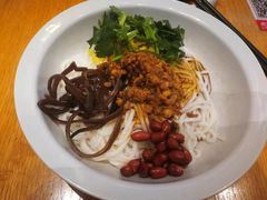 肉酱拌米线-云味馆·云南菜·云南米线(地王店)
