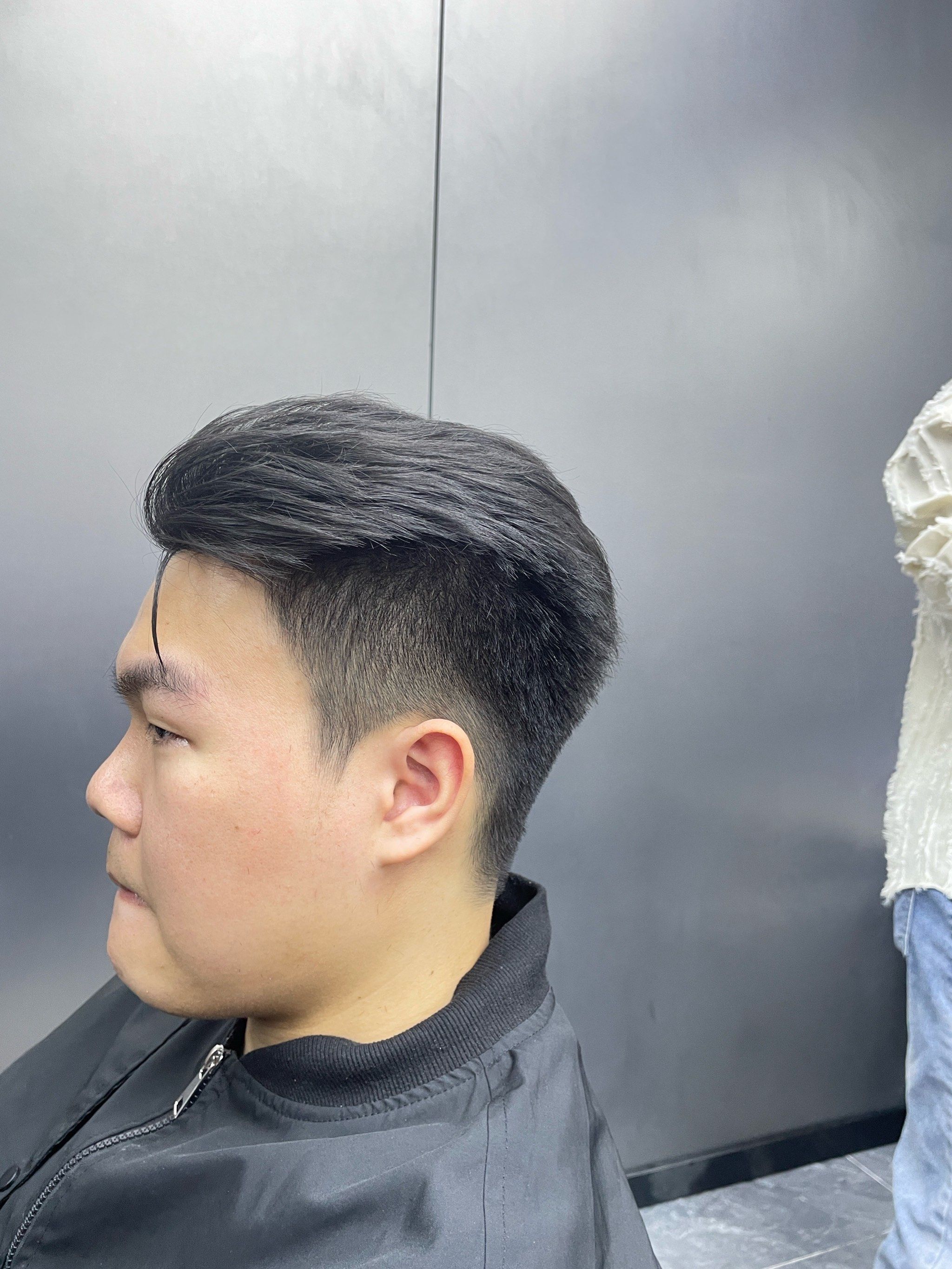 男人要想混得好头发必须往后倒