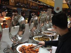 锅包肉白灼秋葵炒虾滑-集杰尚品海鲜烤肉火锅自助餐厅(经区九龙城店)