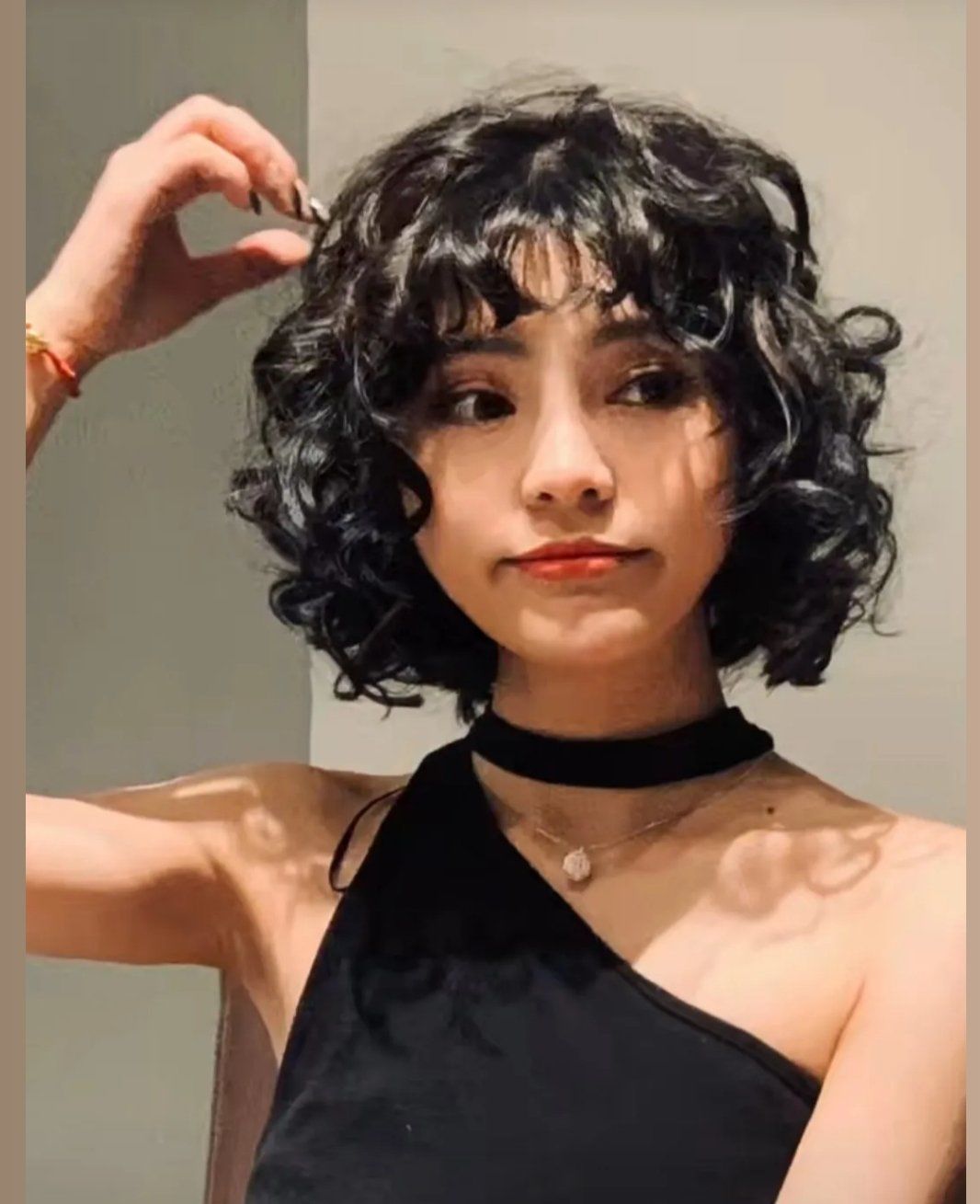 女生短发芭比烫