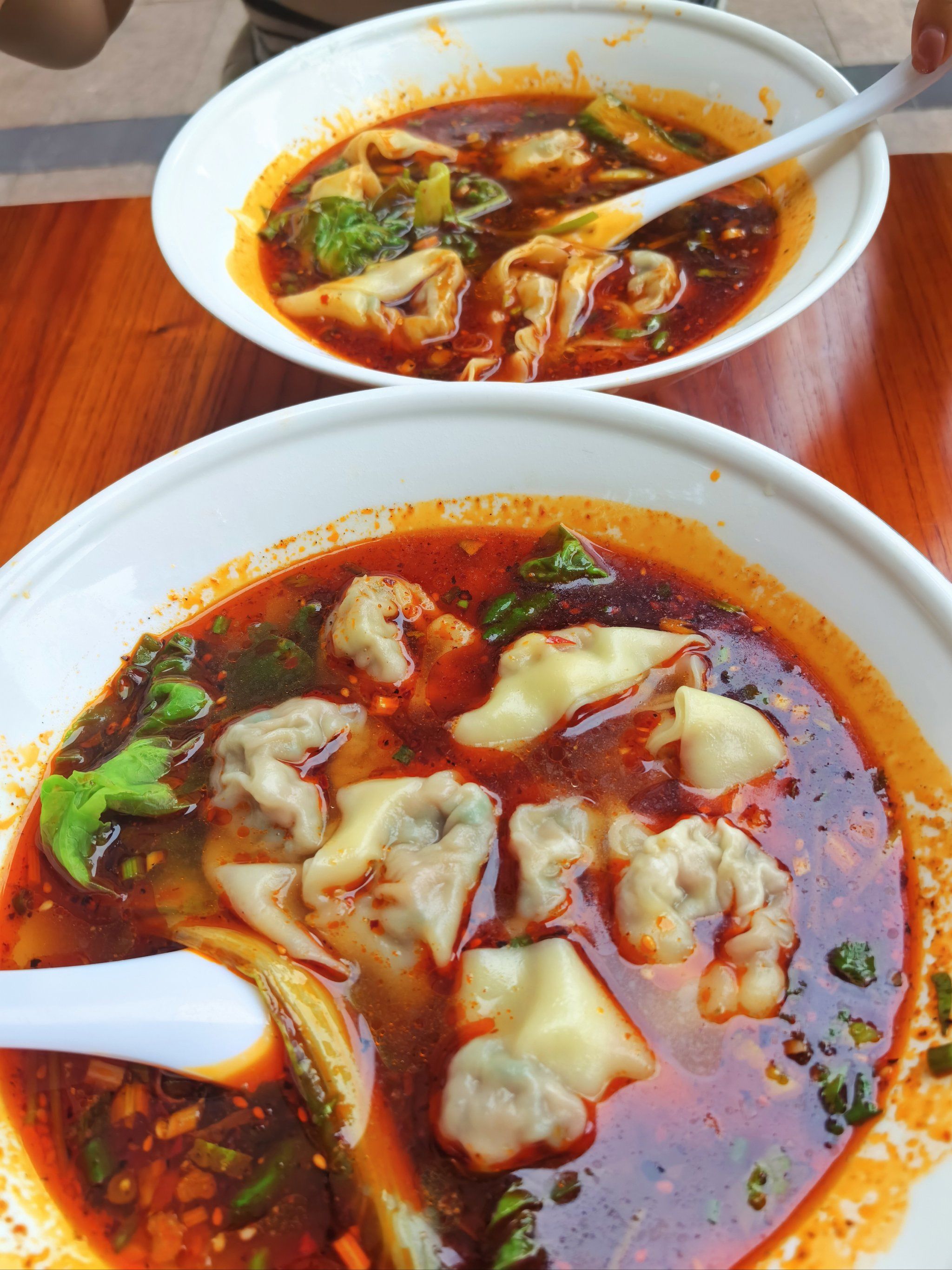 炫完这碗红汤的抄手!