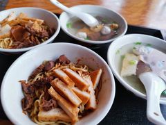 -松树干拌面店