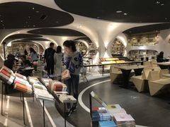 -邊城書店