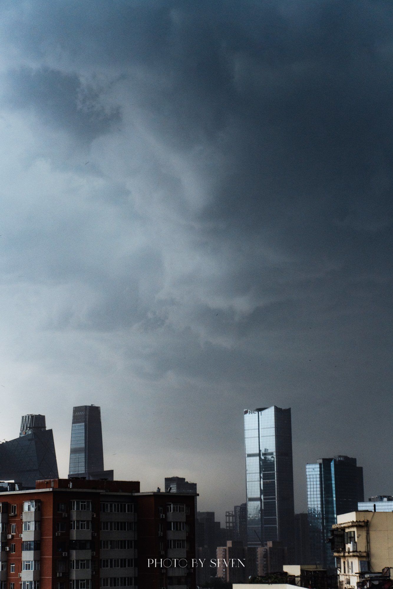 捕捉到暴风雨来临的瞬间