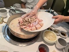 -洪氏嗨捞·广东猪肚鸡·椰子鸡火锅(西咸万象城店)