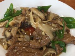 牛肉炒菌菇-东北农家小院(定西路店)