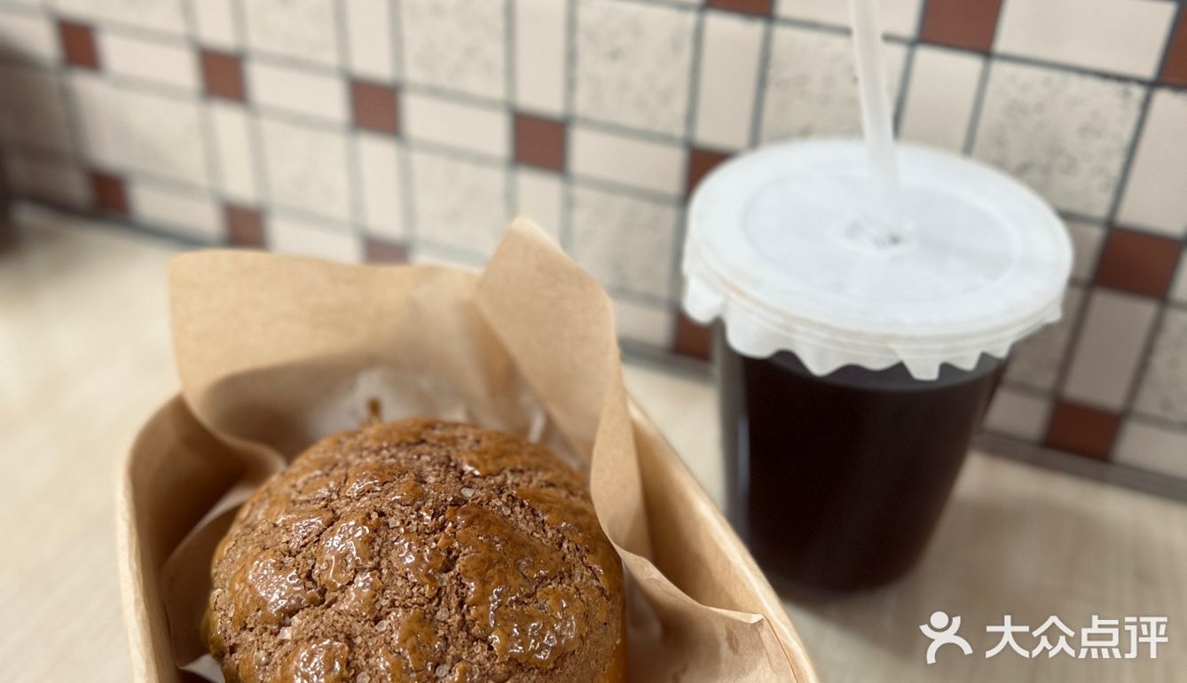 吃了两口就觉得很甜腻了，但是新鲜出炉