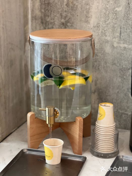 LUNEURS月乐诗·烘焙甜品(华山路店)餐具摆设图片