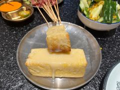 -何妹湿辣牛肉·粤式烧烤砂煲(桂雅路店)