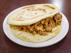 腊汁肉夹馍-汉思肴 热面皮(虬江路店)