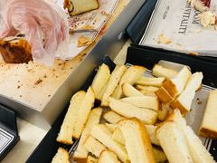 -HOT CRUSH趁热集合·现烤面包(上海环球港店)