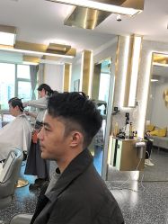 -即型男士理发工作室