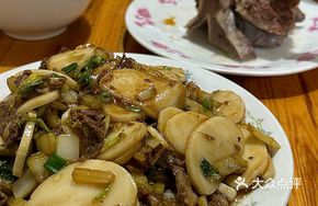 Stir-Fried Beef with Rice Noodles