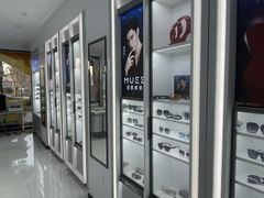 -光明眼镜·蔡司授权(徐泾店)