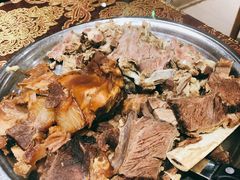 -玛拉沁艾力手把肉蒙餐