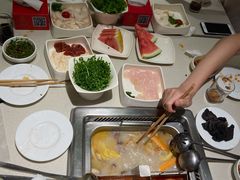 -海底捞火锅鲜切牛肉主题店(长寿路店)