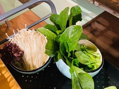 -洪氏嗨捞·广东猪肚鸡·椰子鸡火锅(西咸万象城店)