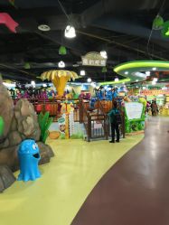 -维佳童话镇演出现场(徐东店)