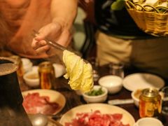 -洞庭洲·防空洞火锅·烧烤·铜锅涮肉(新百广场店)