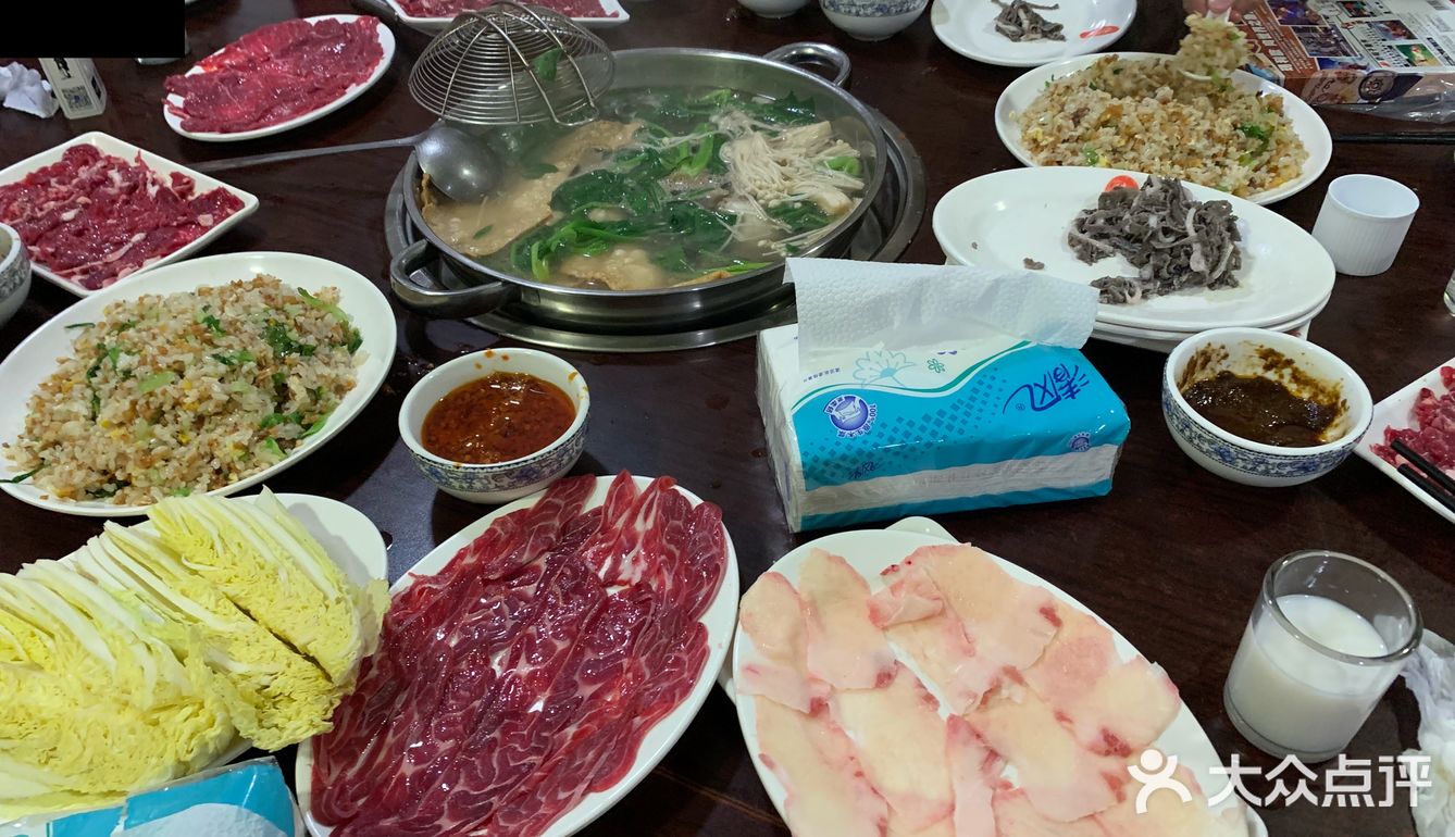 最好吃的莫过于它家的炒饭，里面脆脆的不知道啥
