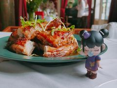 迷迭香蒜味烤春鸡配锅煎土豆块-花·fleur古董西餐厅(西城夜未央店)