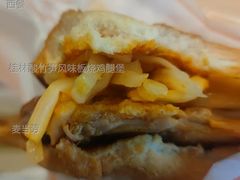 桂林酸竹笋风味板烧鸡腿堡-麦当劳(东急新天地店)