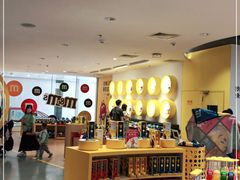 -m豆巧克力世界(上海世茂广场店)
