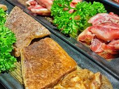 厚切牛舌-赤铁扒拉锅·烤串·烤鸽子