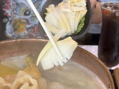 -鲜入围煮花胶鸡海鲜火锅