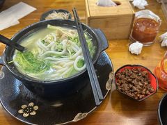 -丽虹云南过桥米线(兴工街店)