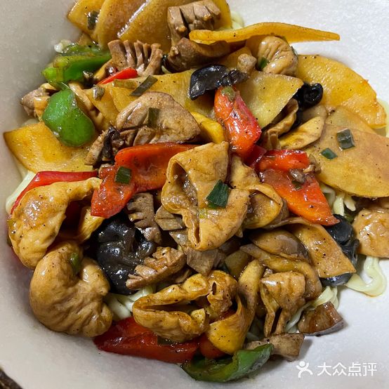 鱼滋余位面馆(荣盛香榭兰庭店)