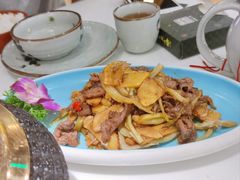 老山姜炒牛肉-原味田园·客家菜·土窑鸡(中航城君尚购物中心店)