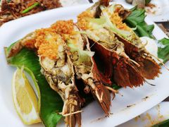 -东海岸人工湖美食村