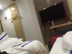 -卡罗酒店(东门晒布地铁站店)