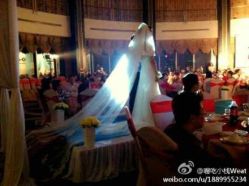 客片-修身+长头纱现场图-南京宝娜嫁衣婚纱礼服馆(中央路店)