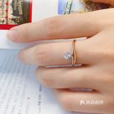 前几天入手了一款blingbling公主风格的钻戒