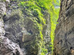 -龙水峡地缝景区