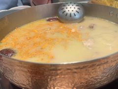 -洪氏嗨捞·广东猪肚鸡·椰子鸡火锅(西咸万象城店)