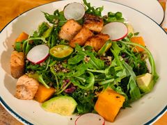 三文鱼粒麦沙拉-COMMUNE幻师(五角场店)