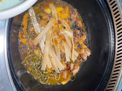 -锅老头海鲜铁锅炖