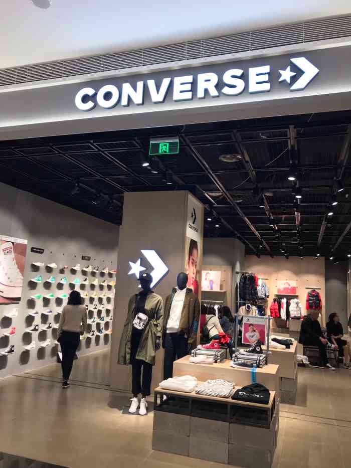 匡威(重庆来福士广场店)-"这一家匡威店开在来福士的3楼,经过的时候.